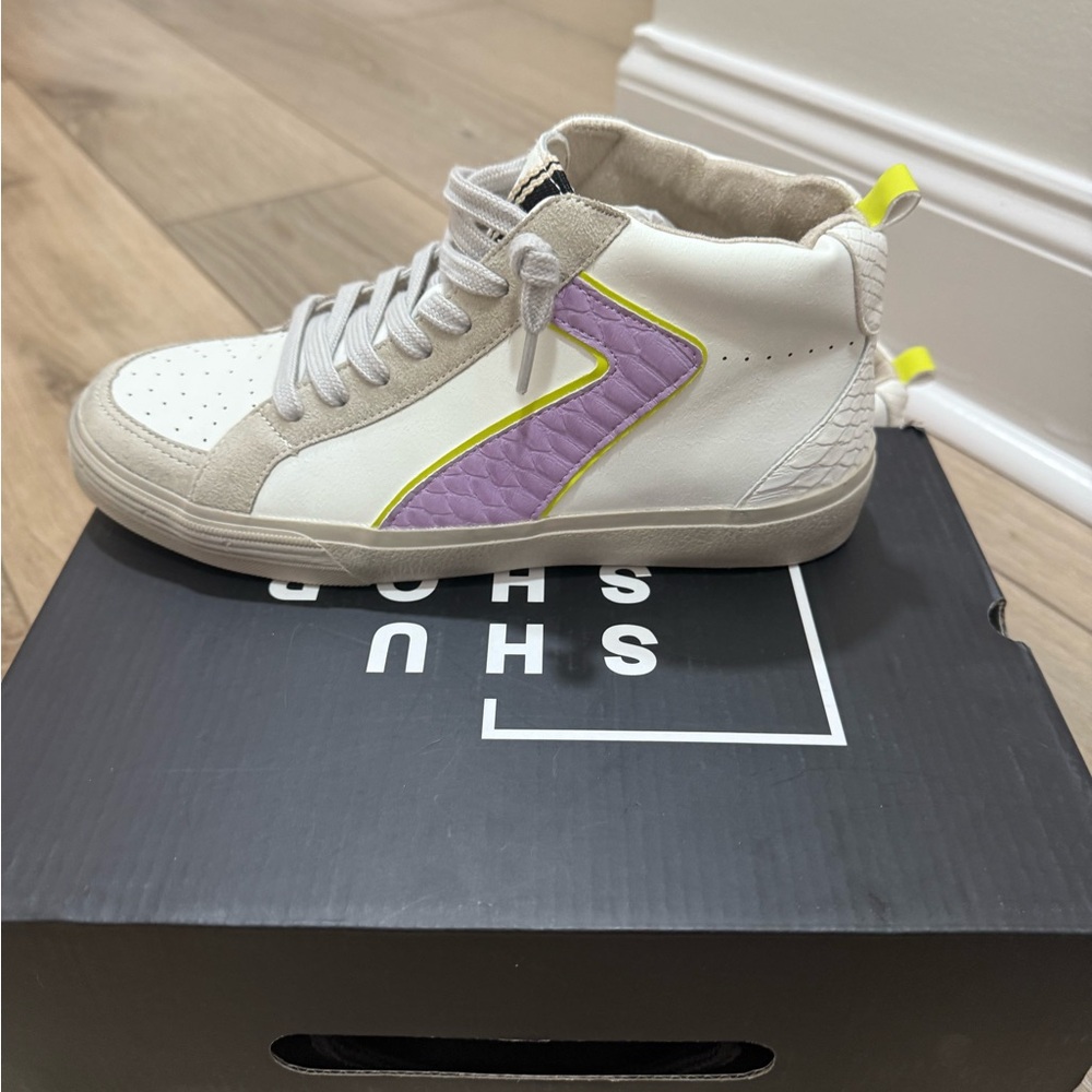 High-Top Sneakers - White and Purple